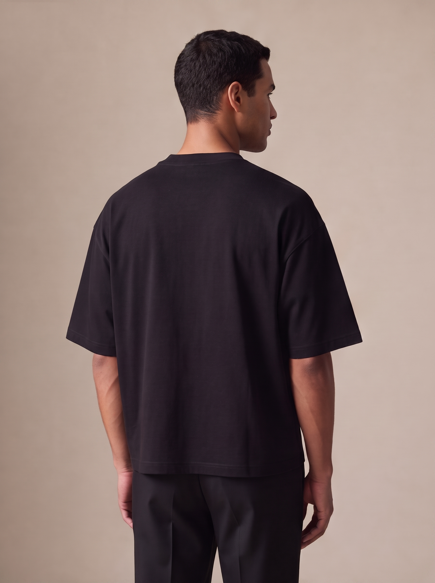 BOXY FIT T-SHIRT — BLACK